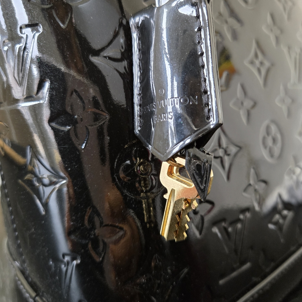 Louis Vuitton Monogram Vernis Lockit in Black Patent Leather Satchel - Picture 5 of 10